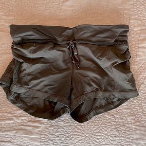 Lululemon shorts size 6